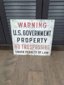 Vintage US GOVERNMENT PROPERTY NO TRESPASSING Blechschild 16" x 15" selten - Bild 1 von 5