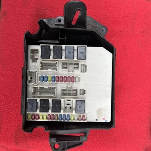 RENAULT CLIO MK3 MODUS  FUSE BOX 233293C. - Picture 1 of 5