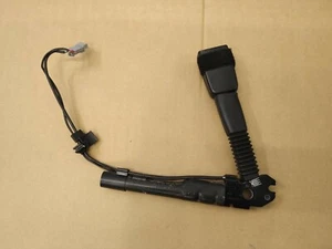 Genuine BMW E81 E87 E90 E91 E92 E84 E89 Seat Belt Tensioner Right Side 7213564 - Picture 1 of 2