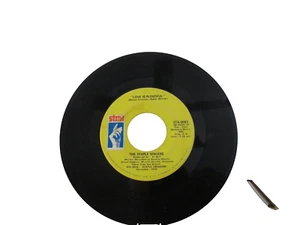 45 RECORD - THE STAPLE SINGERS - LOVE IS PLENTIFUL - Picture 1 of 1