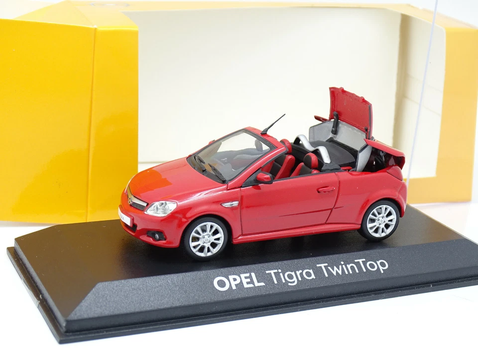 MINICHAMPS 1/43 - Vauxhall Tigra Twin Top Red - Image 1 of 1