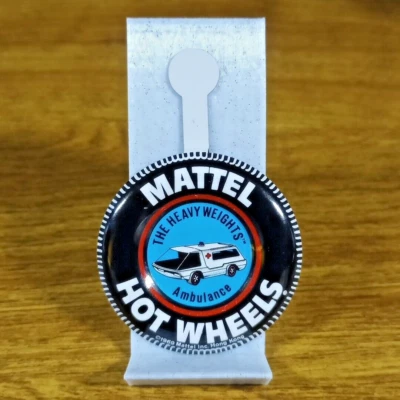 Broche Hot Wheels The Heavyweights Redline Ambulance metal botão Hong Kong 1970 - Imagem 1 de 2