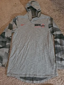 T-shirt con cappuccio manica lunga The Nike Tee grigia Ohio State Buckeyes taglia small - Foto 1 di 11