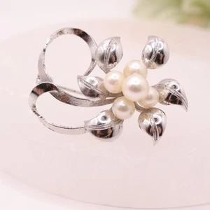 Vintage Pearl Brooch with .800 Silver Pinwheel Setting and Mid-Century Design - Picture 1 of 10