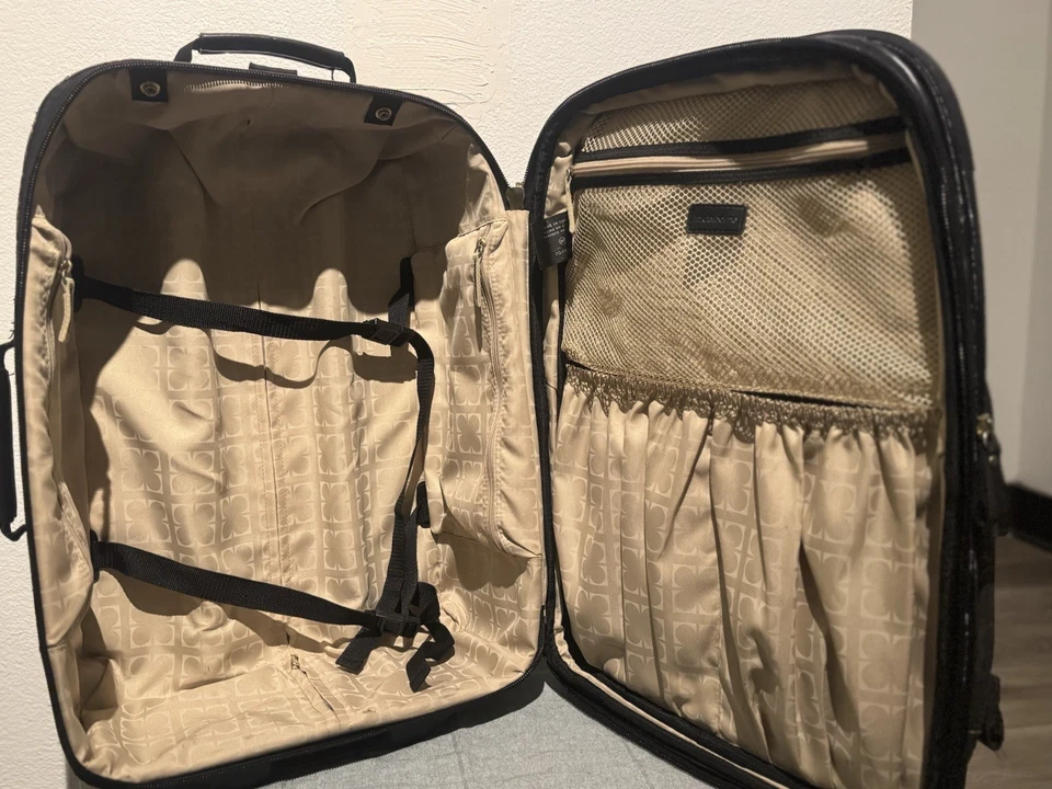 Bolsa de equipaje de viaje con ruedas Liz Claiborne 20 patrón de hojas de trébol Foto 1 de 4