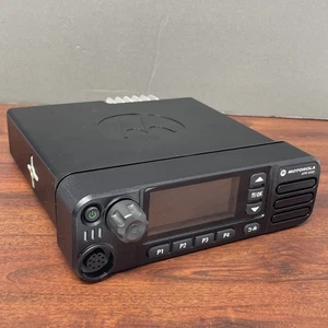 MOTOROLA XPR5550 UHF 403-470MHz AAM28QPN9KA1AN 40W MOTOTRBO DMR CARACTERÍSTICAS CARGADAS - Imagen 1 de 18