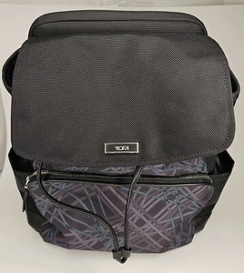 TUMI Mochila Mochila de Negocios Púrpura/Negro Dos Tonos Solapa Cordón - Imagen 1 de 8