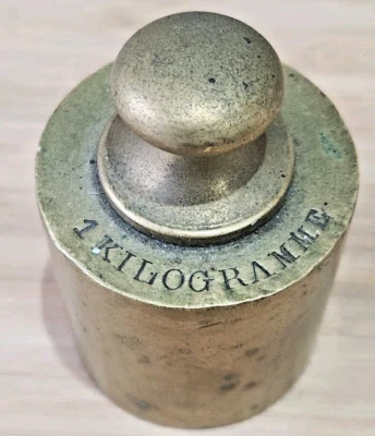 Ancien poids en laiton de 1 Kg  A.B balance ROBERVAL Vintage Déco Collection - Photo 1/4