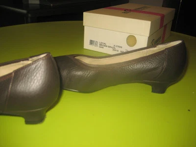 Ros Hommerson Women's Loyal Dress Slip-On size 6 WW - Photo 1/4