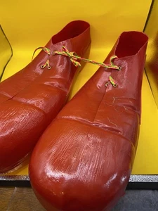 Vintage Rubies rot Kunststoff Blasform Clown Schuhe Erwachsene 1978 15" Kostüm Cosplay - Bild 1 von 8