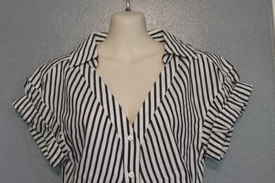 Top con puños a rayas plisado con montura con botones XS Foto 1 de 4