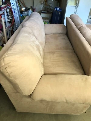 La-Z-boy Sofa -  79' Beige in good condition - (no pets home)  nicely maintained - Image 1 of 2