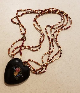 VINTAGE SEED BEAD NECKLACE WITH MOLDED GLASS HEART PENDANT - Picture 1 of 5