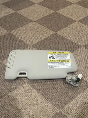 Parasol interior Subaru Impreza Crosstrek 2017-23 lado del pasajero OEM.  113 Foto 1 de 4