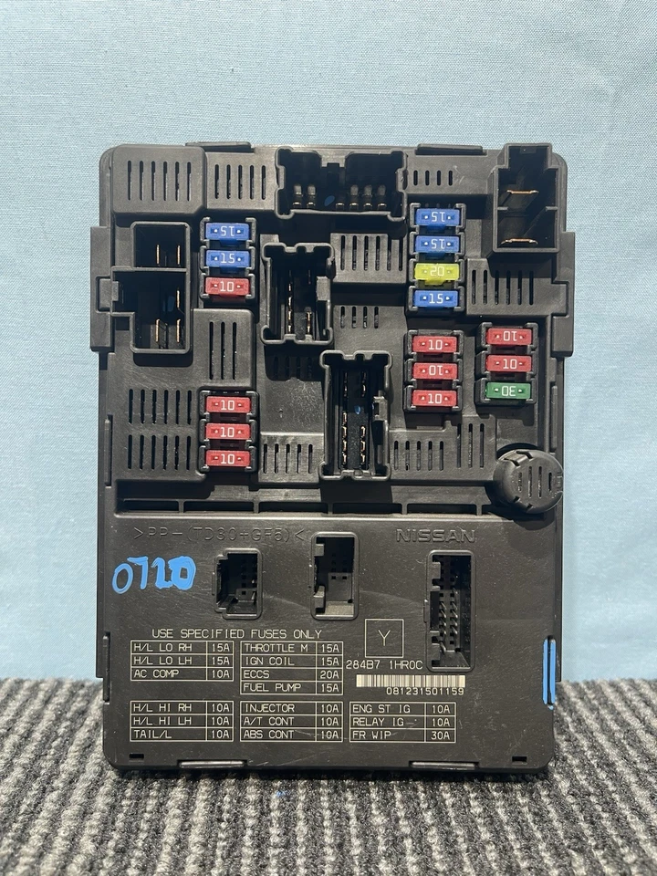 Nissan Versa 2013-2015 IPDM módulo de control de potencia OEM 284B7 1HR0C Foto 1 de 4