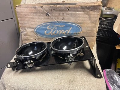 NOS FORD C8AZ-13008-B 1968 GALAXIE 500 HI LO LH 头灯安装组件 — 第 1/4 张图片