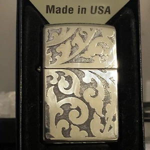 Accendino in filigrana Marlboro Zippo nuovo in scatola design lucido alto - Foto 1 di 6
