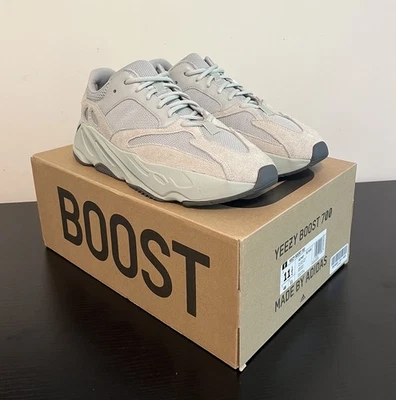 Yeezy Boost 700 Talla 11.5 US Salt EG7487 (AUTENTICADO)  Foto 1 de 4