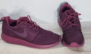 Nike Shoes Roshe One Mens 9.5 Sneakers Gym Running Lightweight Footwear Purple - Picture 1 of 15