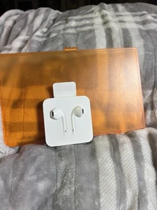 Apple EarPods avec connecteur Lightning casque intra-auriculaire - Blanc NEUF - Photo 1 sur 3