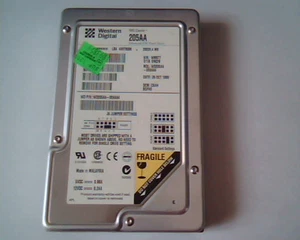 Disco rigido IDE Western Digital Caviar 205AA WD205AA-00AAA4 CSAH 4079088 - Foto 1 di 4