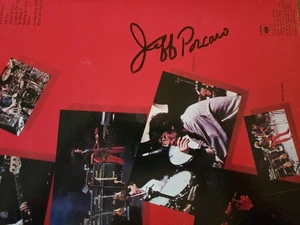 1980s VG+ TOTO COVER ONLY, NO LP, WITH HAND AUTOGRAPH BY JEFF PORCARO - Imagen 1 de 3