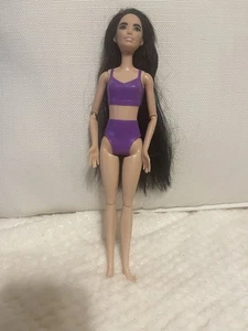Hybrid Cutie Reveal Barbie Körper mit Fashionista dunklen Haaren. Wunderschöne Puppe - Bild 1 von 18