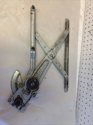 2004 Toyota Tundra SR5 Front Passenger Manual Window Regulator OEM - Image 1 of 4