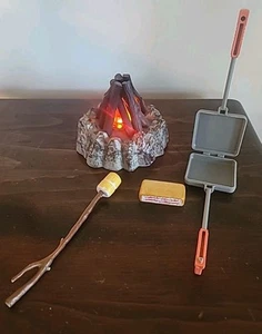 American Girl Doll Campfire Pit Kaya's Light Sounds funziona con accessori - Foto 1 di 3