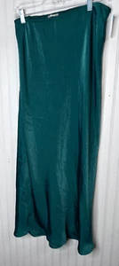 Maurices Womens SKIRT L Ivy Green Pullon Elastic Waist Sexy Slit Elegant NEW - Picture 1 of 12