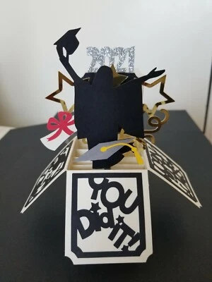 Tarjeta emergente de graduación hecha a mano 2026 con ranura para tarjeta de regalo/efectivo  Foto 1 de 4