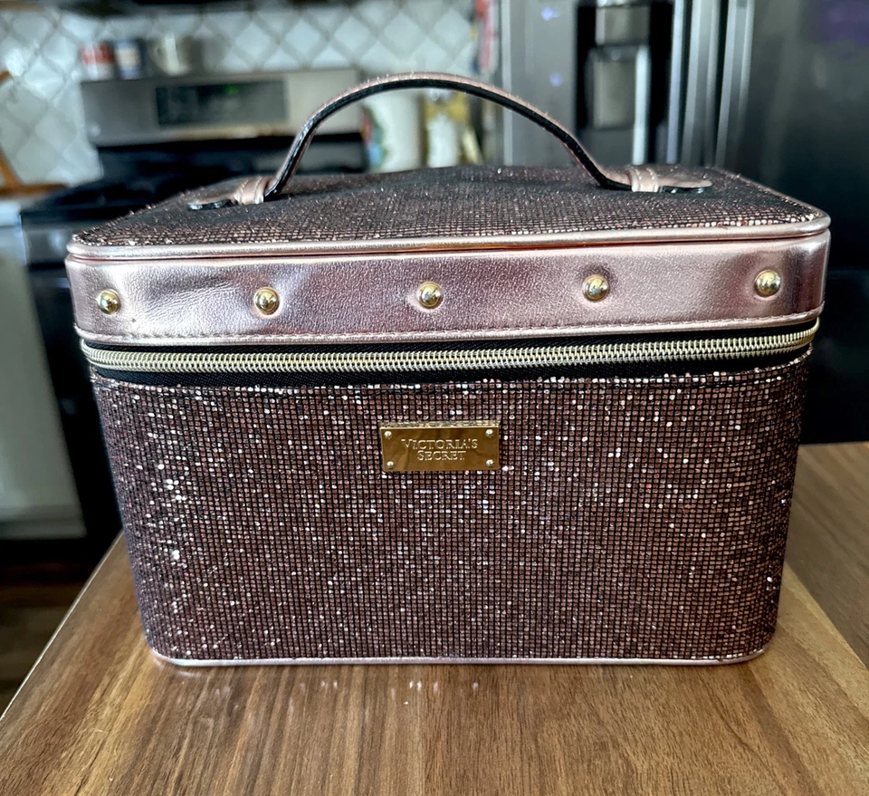 NUEVO SIN ETIQUETAS RARO Estuche Tren Pasarela Brillo Victoria’s Secret Edición Limitada Oro Rosa Foto 1 de 4