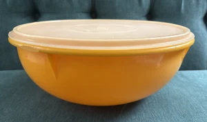 Vintage 12" Tupperware Fix-n-Mix Bowl 26 Cup 274 Marigold Yellow Gold w/ Lid - Picture 1 of 9