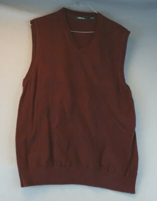 Claiborne Mens Medium Winter Sweater Vest Knit Argyle Sleeveless V-Neck - Maroon - Image 1 of 4