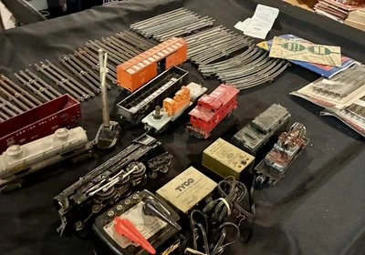 Pre-war 1930s1940s Lionel Trains - Locomotive &  7 Cars Track Transformer - Image 1 of 4