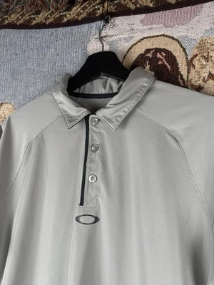 CAMISA POLO DE GOLF OAKLEY ELEMENTAL 2.0 LÍNEA GRIS PEQUEÑA PARA HOMBRE Foto 1 de 4