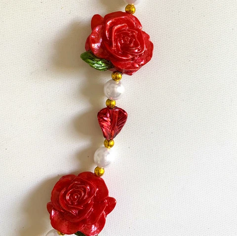 USC TROJANS FOOTBALL ROSEBOWL GOLD RED BEADED NECKLACE ROSES FLOWERS PEARLS 42" Cover