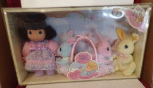 LOOK 1999 ROSE ART NOBLE MOMENTS APRIL SPRINGTIME PLAYMATES PUPPE NEU IM KARTON - Bild 1 von 3