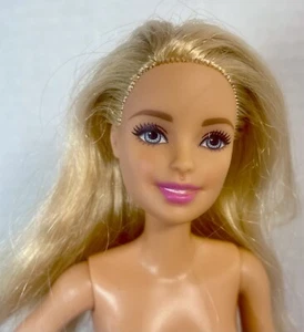 Mattel Barbie bambola capelli biondi occhi azzurri corpo datato 2015 testa 2013 nuda 11,5" - Foto 1 di 15