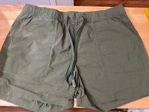 Title Nine grüne Damenshorts, Größe L - Bild 1 von 5