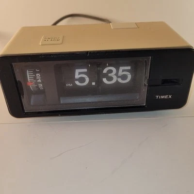 Vintage Timex Flip Style Alarm Clock 1970s Cream Color 5102-401 - Image 1 of 4
