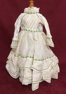 Precioso y delicado vestido de muñeca estilo antiguo vintage - Imagen 1 de 11