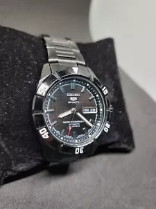 SEIKO 5 Sports Black Dial 40mm SNZD17 7S36-01X0 Automatic Men's Watch 23 Jewel - Picture 1 of 4