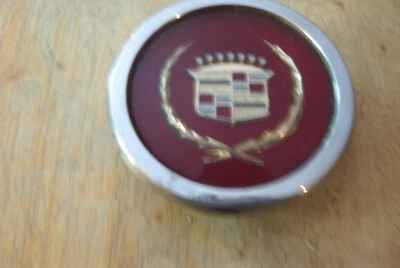 Emblema vintage original para 81-85 Cadillac Eldo/Sevilla 2046, corona de oro, ¡BUENOS CLIPS! Foto 1 de 2