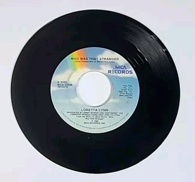 1988 Loretta Lynn Vtg 45 Vinyl Who Was That Stranger & Elzie Banks, MCA-53320 Foto 1 de 4