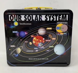 Lunchera del Sistema Solar - Vinilo Envuelto con Nuestra Información del Sistema Solar Lunchera de Metal - Imagen 1 de 9
