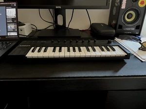 - Tastiera Komplete Kontrol M32, ottime condizioni.  - Foto 1 di 3