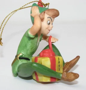 Grolier Porcelain Disney Ornament 1995 Dated Peter Pan with a Present - Picture 1 of 4