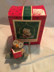 HALLMARK 1986 BUON NATALE AL GUFO ornamento artigianale scatola originale - Foto 1 di 3