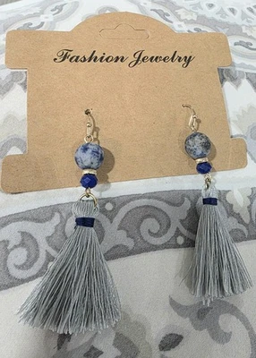 earrings for women.   Aretes Para Mujer - Image 1 of 4